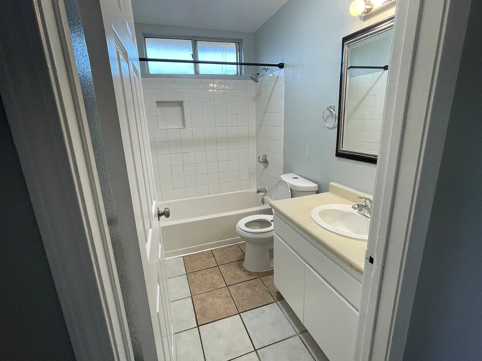 2 bed, 950 sqft, $1,975 — Photo 4