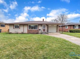 2038 Greenwich Ln, Toledo, OH 43611