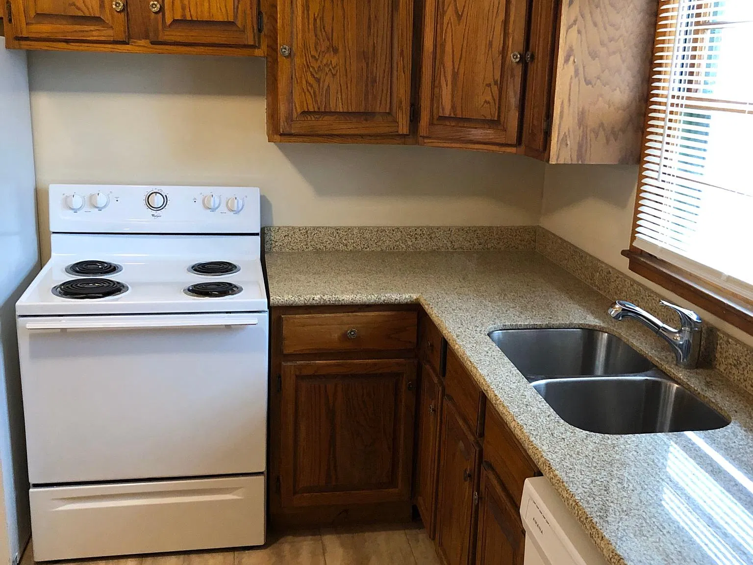 4726 S Glenn Ave — Photo 4