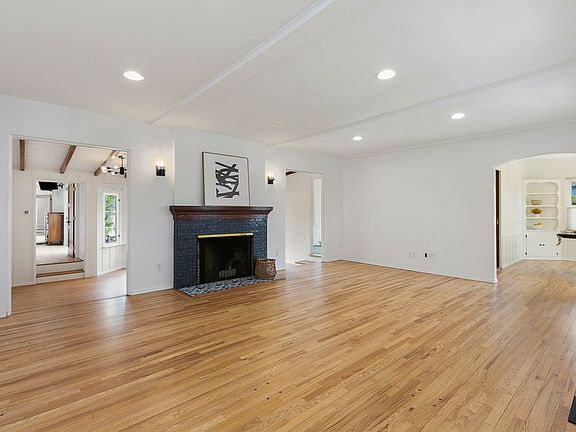 5th image of 3101 Cardiff Ave