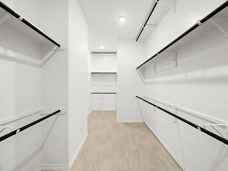 9806 Oakwood Trl — Photo 15