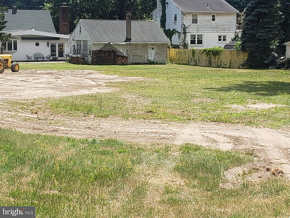 2nd image of 0 Woodlawn Ave