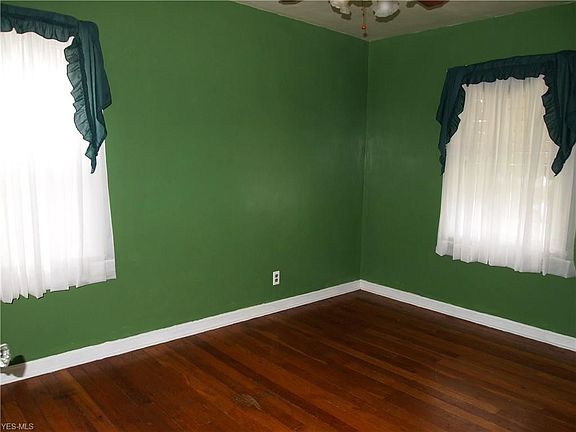 3rd image of 394 E 210th St