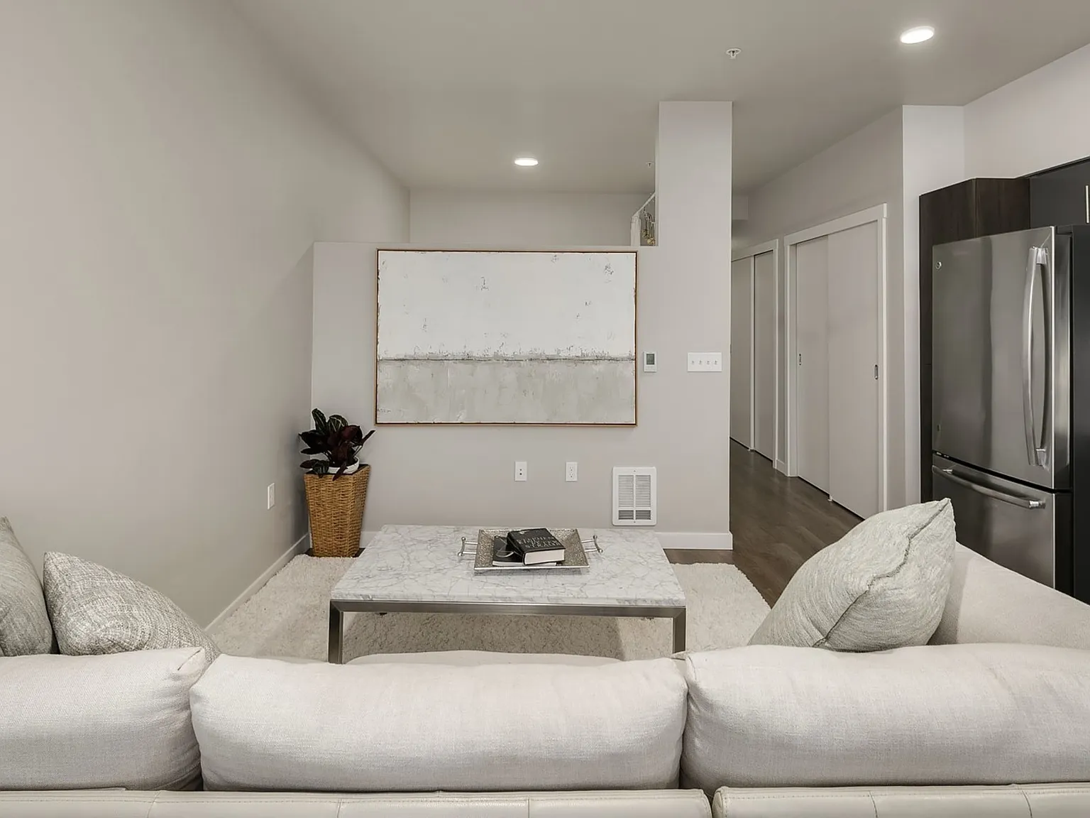 1085 103rd Ave NE — Photo 4