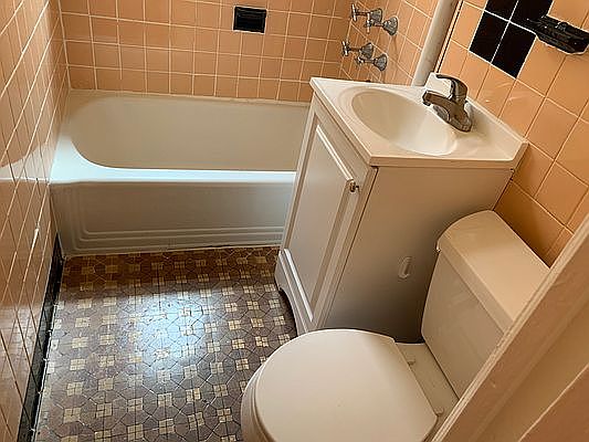 5th image of 32-10 81st St Floor 2