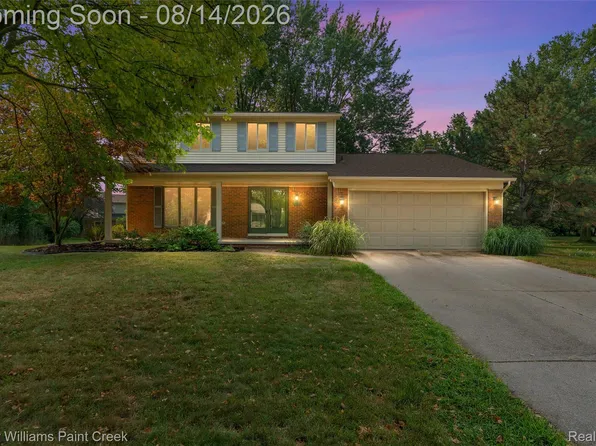 346 Folkstone Ct, Troy, MI 48085