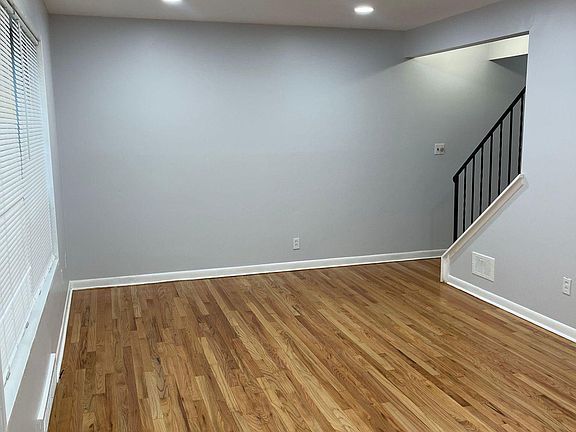 2nd image of 6952 Town Ln
