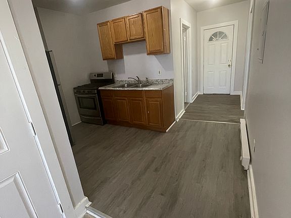 3rd image of 632 4th St APT 3