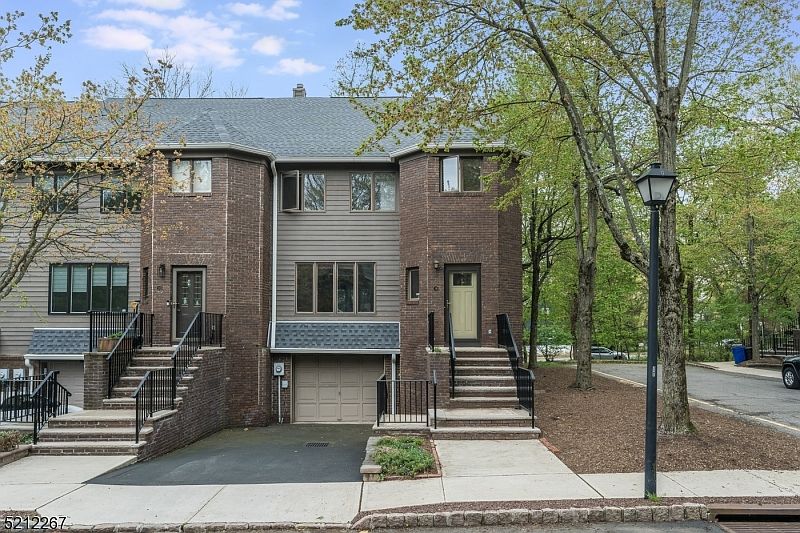 1st image of 19 Village Green Ct