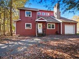 8434 Bear Trail Dr, Tobyhanna, PA