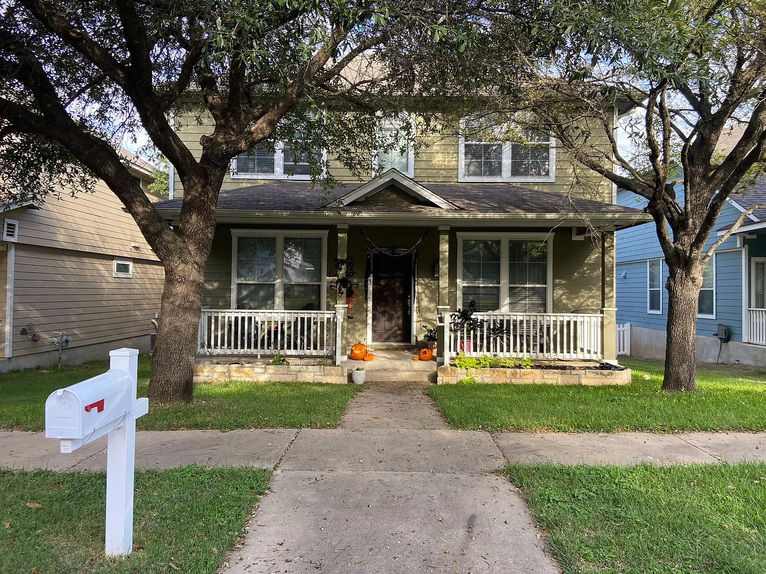4 bed, 2.5 bath, 1664 sqft, $2,250 — Photo 1