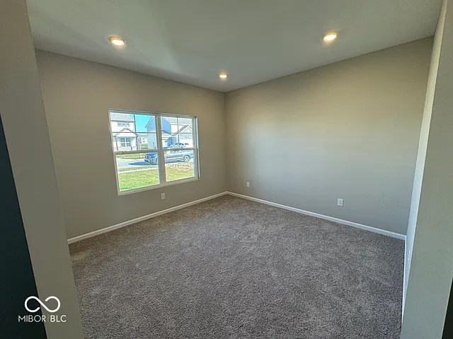 5 bed, 2999 sqft, $2,595 — Photo 2