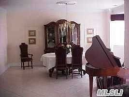 4th image of 4 E Nassau Dr Unit D6