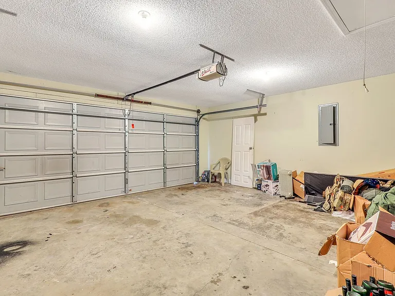 110 Auburn Cir — Photo 23