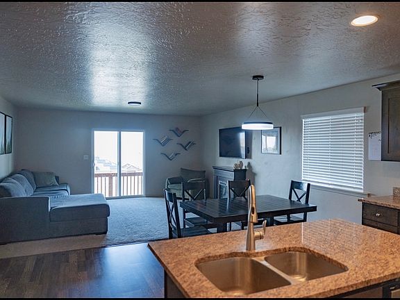 5th image of 417 Slate Dr