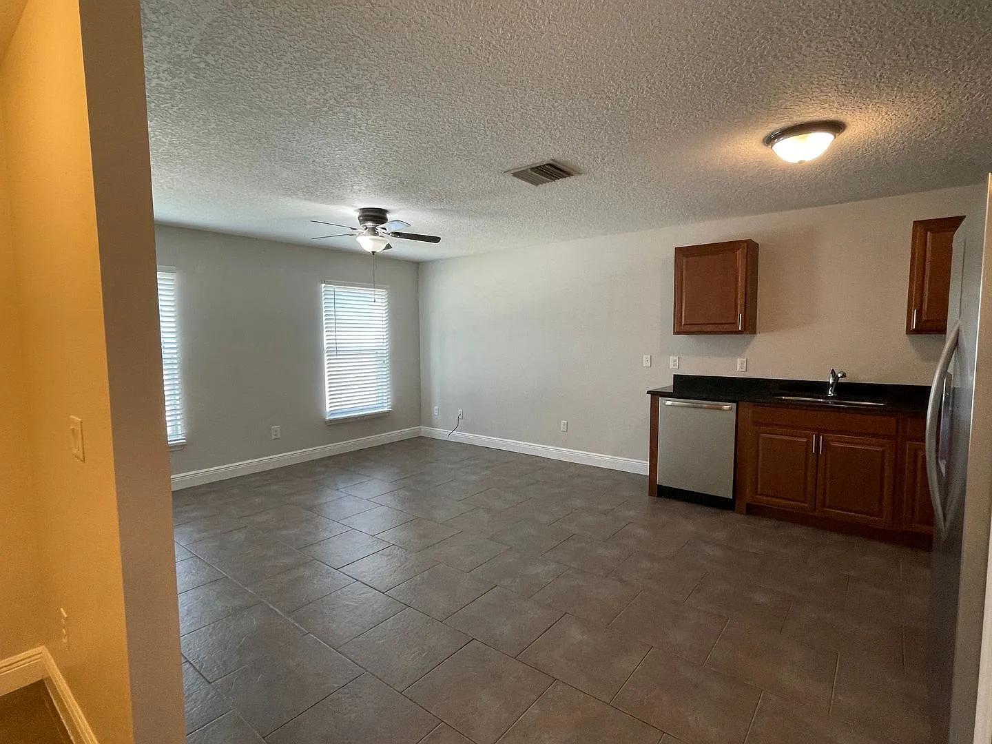 528 E Citrus Ave — Photo 3