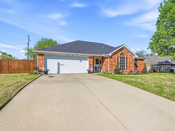 3rd image of 1329 Ridge Dr