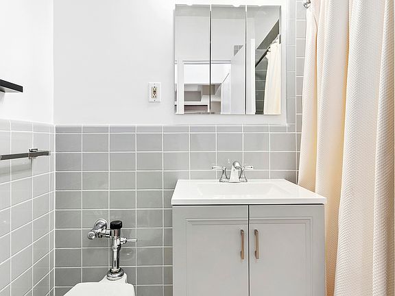 5th image of 69 5th Ave APT 17H