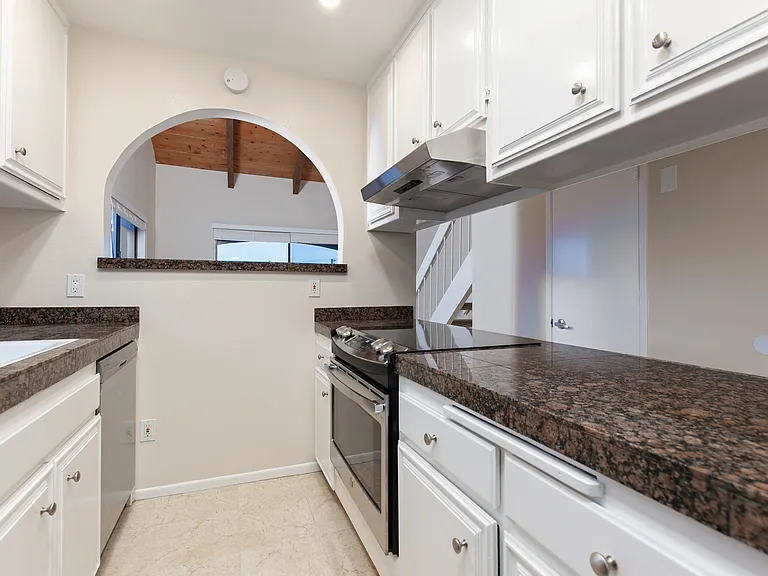 1225 Pacific Beach Dr — Photo 10