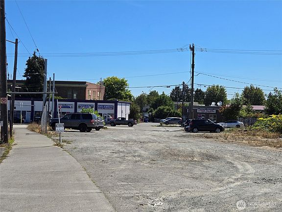 5th image of 6211 Rainier Avenue S