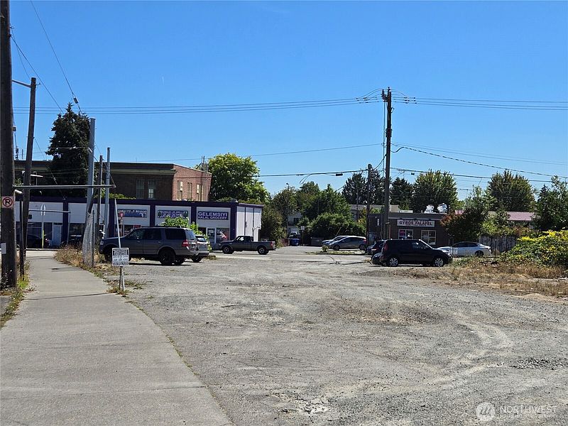 5th image of 6211 Rainier Avenue S