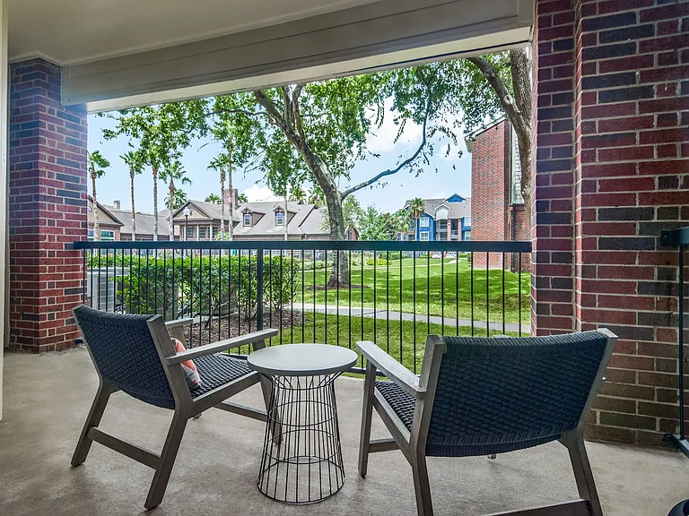 Aventura on Briar Forest — Photo 25