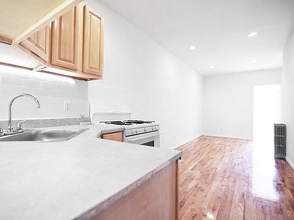 2nd image of 211 Green St #3B