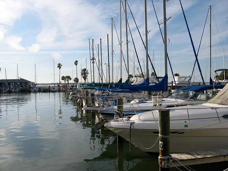 2 Blocks to Dunedin Marina