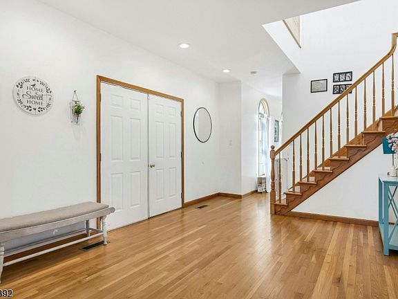 4th image of 40 Horseneck Rd