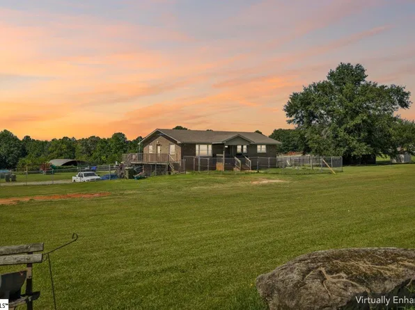 1055 Little Mountain Rd, Wellford, SC 29385