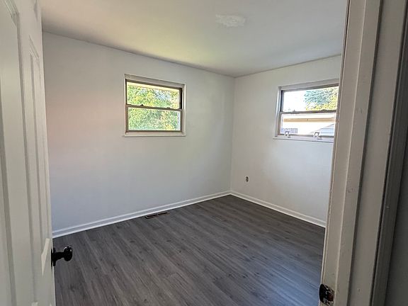 3rd image of 353 Perry St