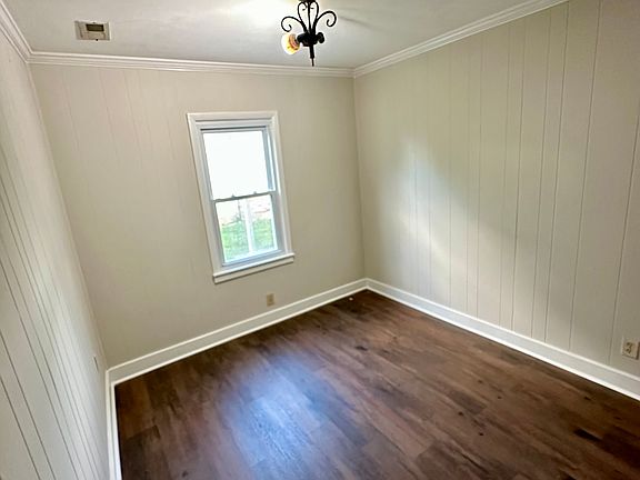5th image of 208 King St