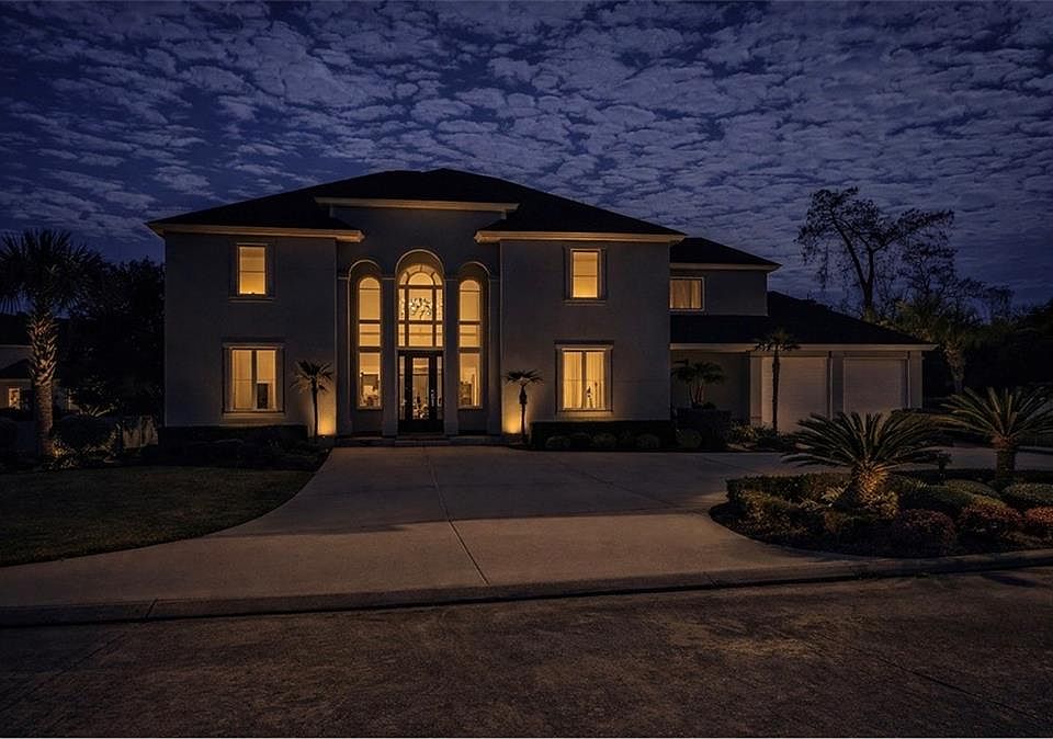 1st image of 132 Pine Valley Dr