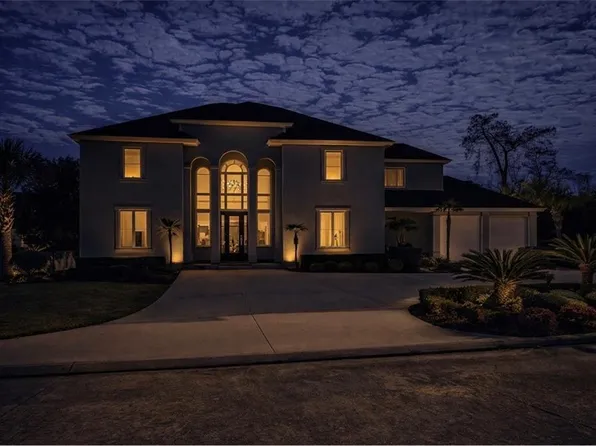 132 Pine Valley Dr, New Orleans, LA 70131