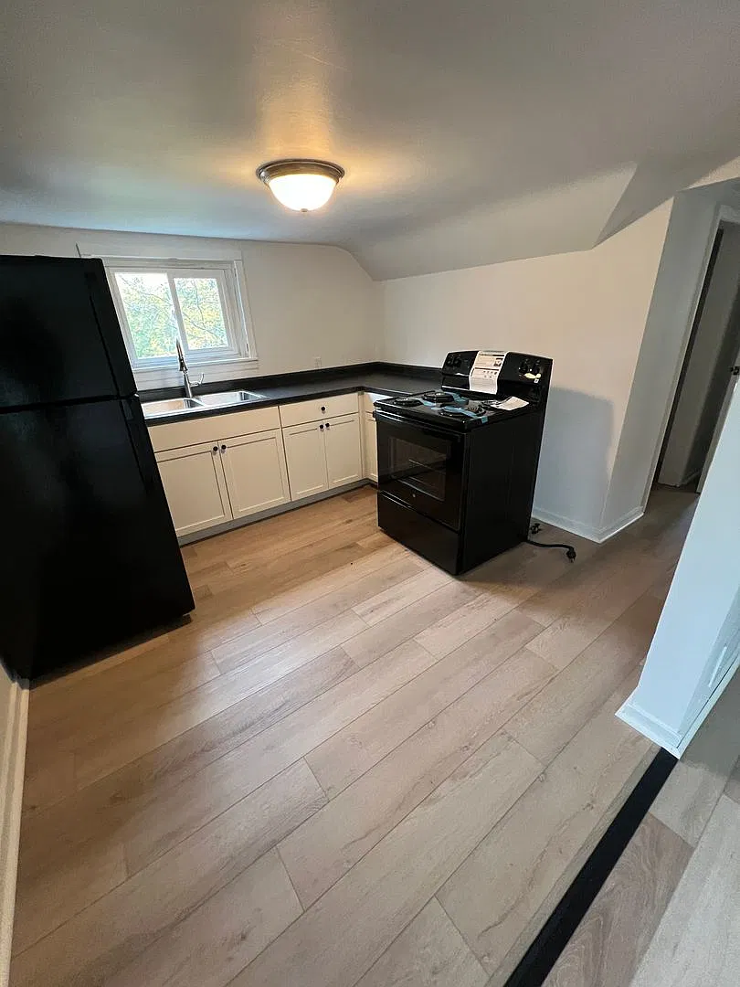 129 Williams Street — Photo 3
