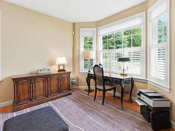 5th image of 28 Braeburn Ln #28