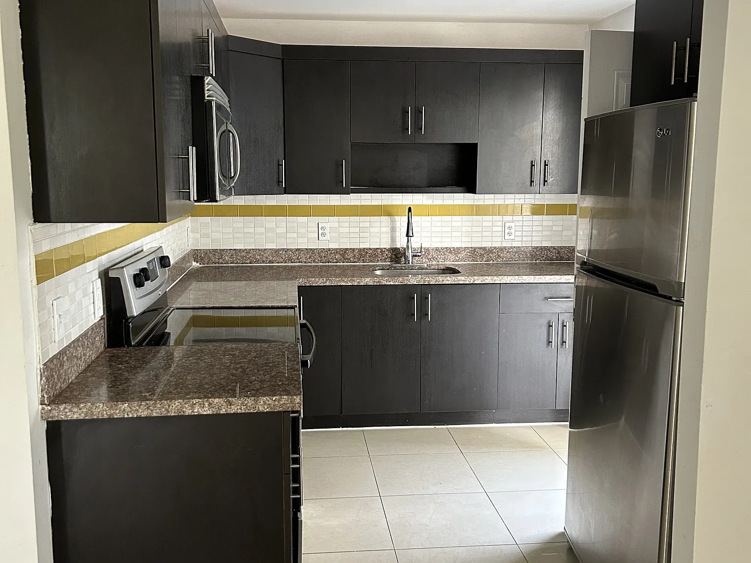 3 bed, 1150 sqft, $2,580 — Photo 2