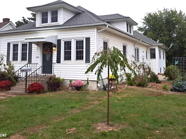 520 N 5th St, Chariton, IA 50049