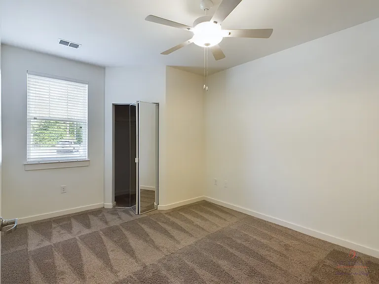 Mystic Bluff Apartments — Photo 55
