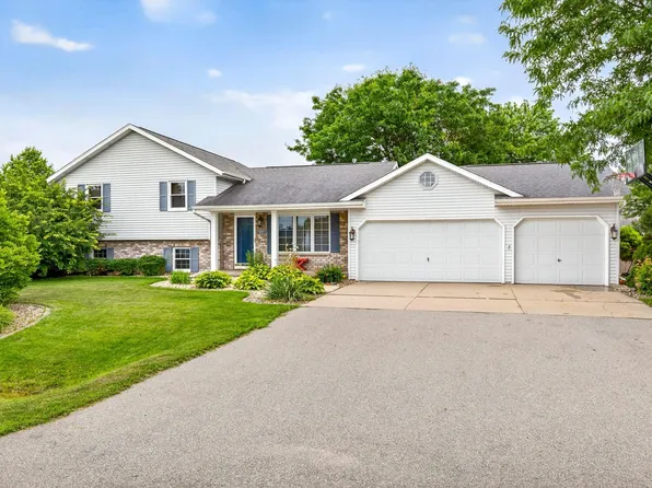 W2433 Hickory Park Dr, Appleton, WI 54915