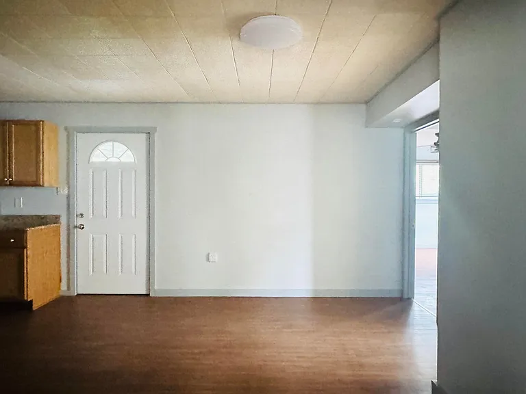 1510 E Harris Ave — Photo 16