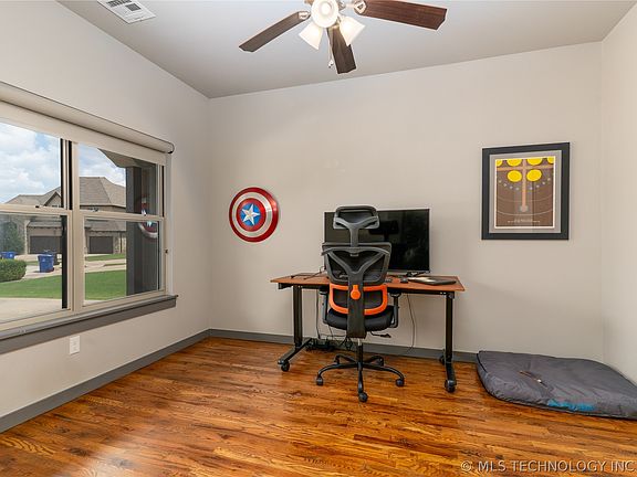 3rd image of 2523 W New Orleans Pl