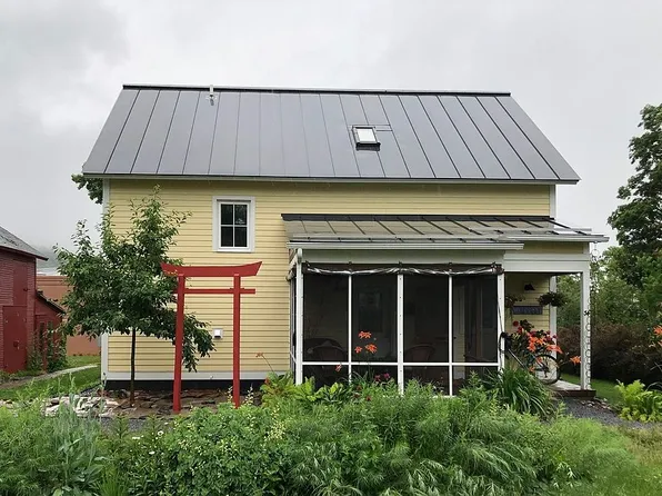 34 Sprout St, Bristol, VT 05443