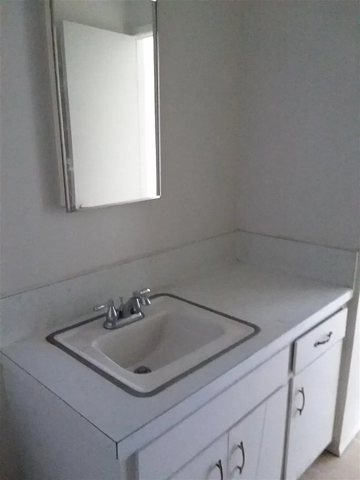 2 bed, 1.5 bath, 900 sqft, $900 — Photo 4