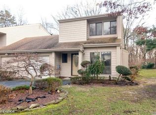 3 Lyndon Ct, Bohemia, NY 11716