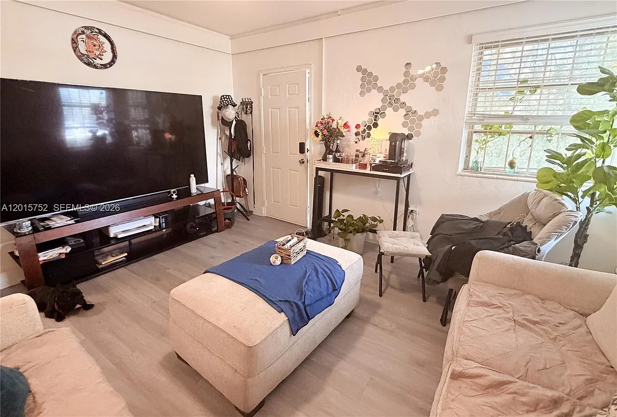 Building Photo - 8144 Harding Ave #2