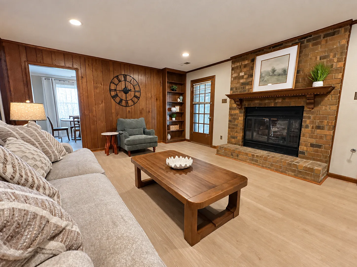 4 bed, 2920 sqft, $7,980 — Photo 1