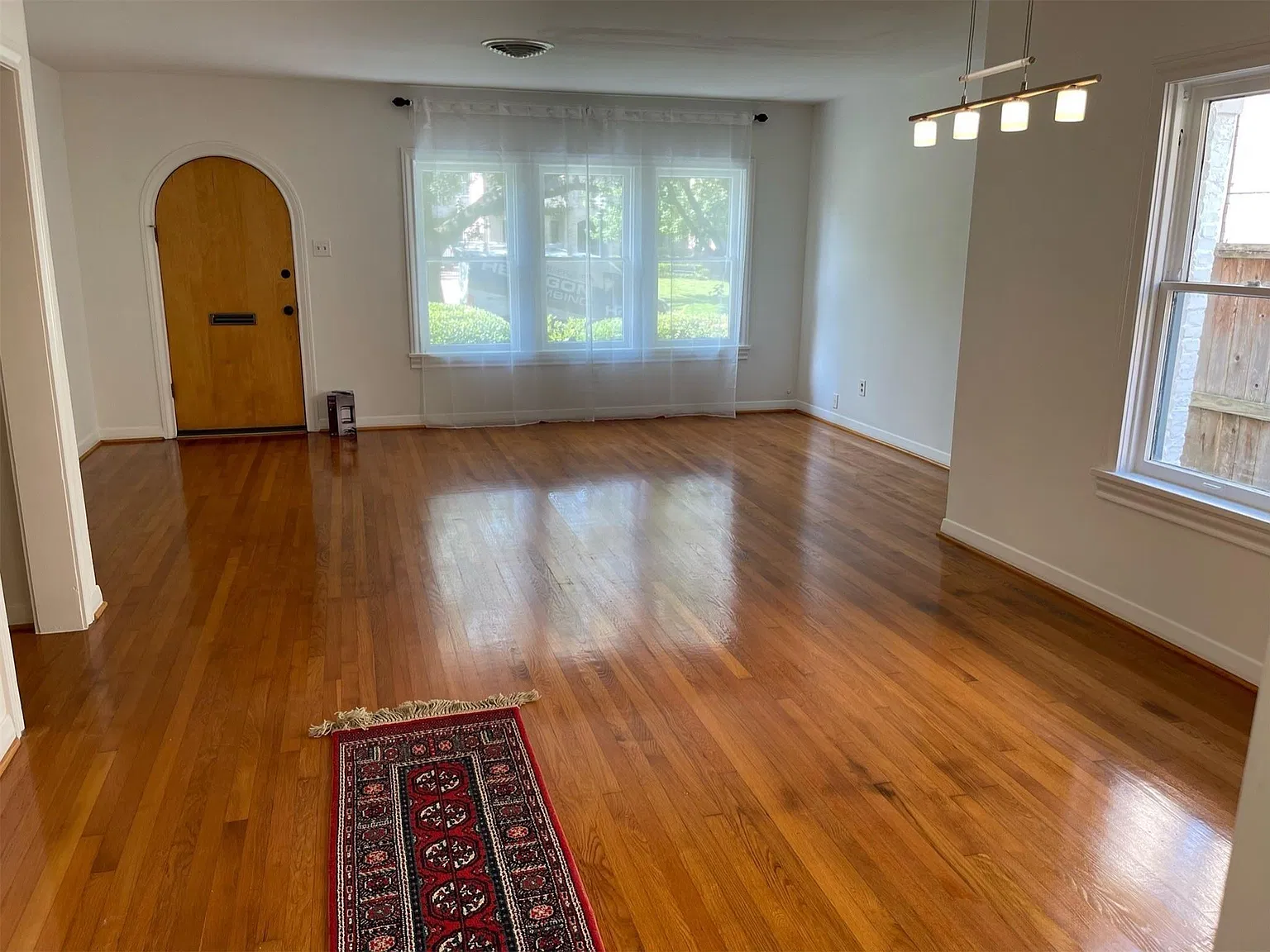 2 bed, 2.0 bath, 1612 sqft, $4,700 — Photo 2