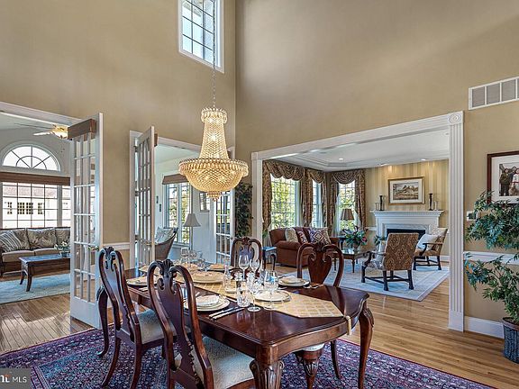 5th image of 312 Clubhouse Ln