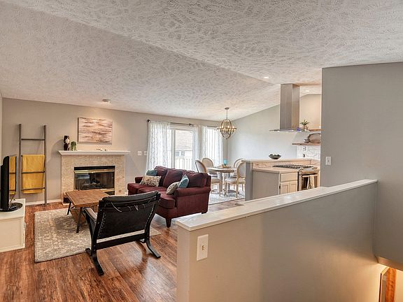 3rd image of 3916 S Alder Cir